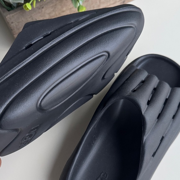 UGG Women Black Foamo Slide Sandals In Water Resistant EVA - Picture 9 of 13